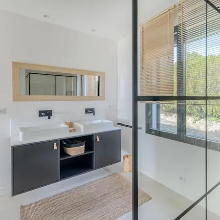 4 Etoiles, 250m2, Piscine, Parking, Vue *
