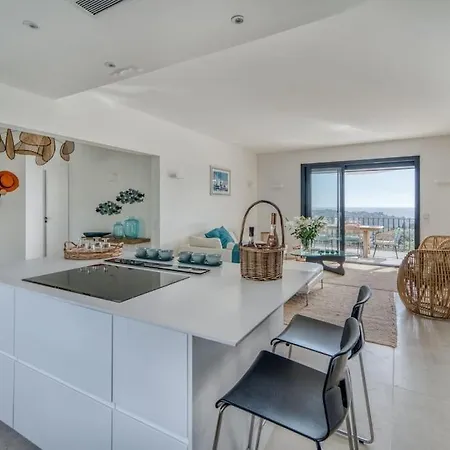 4 Etoiles, 250m2, Piscine, Parking, Vue 别墅 *
