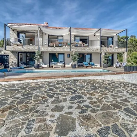 4 étoiles, 250m2, Piscine, Parking, Vue Villa *