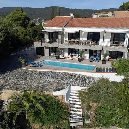 4 Etoiles, 250m2, Piscine, Parking, Vue Villa