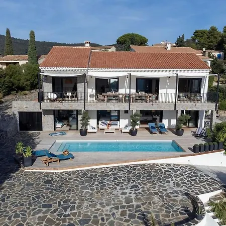 4 étoiles, 250m2, Piscine, Parking, Vue *