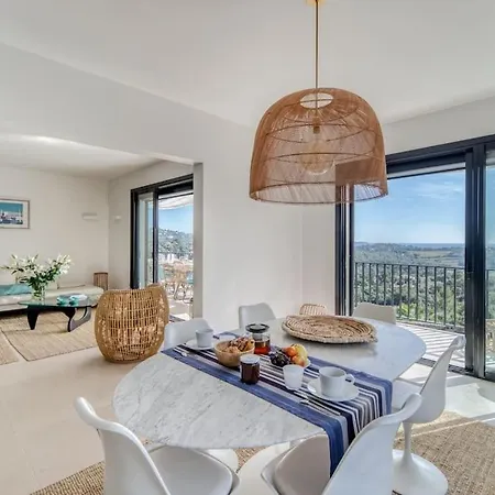 4 étoiles, 250m2, Piscine, Parking, Vue
