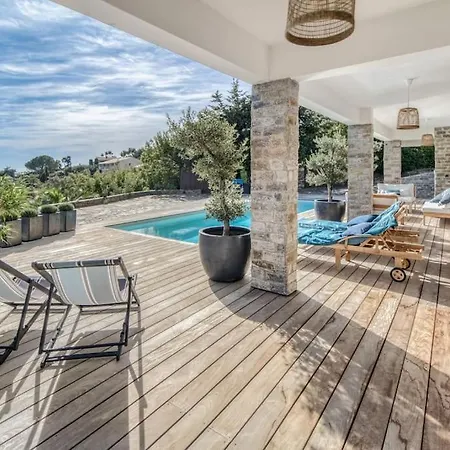 4 Etoiles, 250m2, Piscine, Parking, Vue