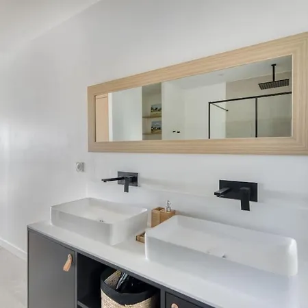 4 Etoiles, 250m2, Piscine, Parking, Vue 别墅 *